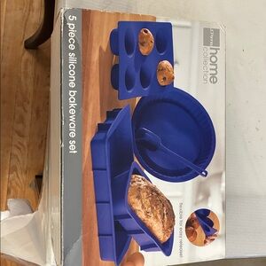 2 sets of 5 piece silicone bakeware
